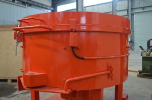 concrete spraying machines a belt conveyor spray machine have been designed for spraying of concrete and refractory mixtures the